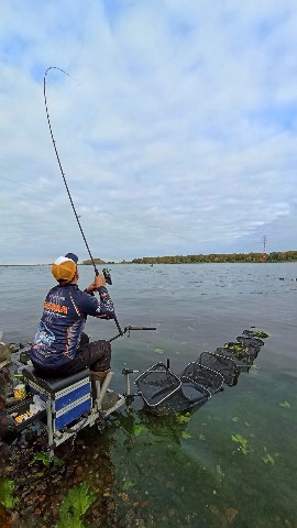 alexey_v_fishing в LOOKY. . Тащу лещару🔥👌