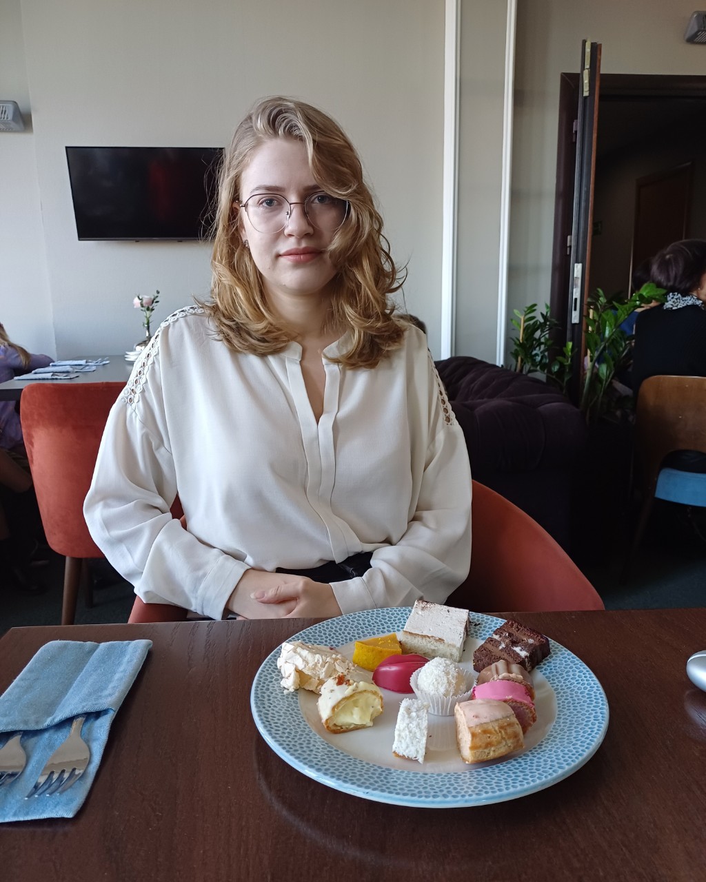 Eleonora in LOOKY. . На презентации десер...
