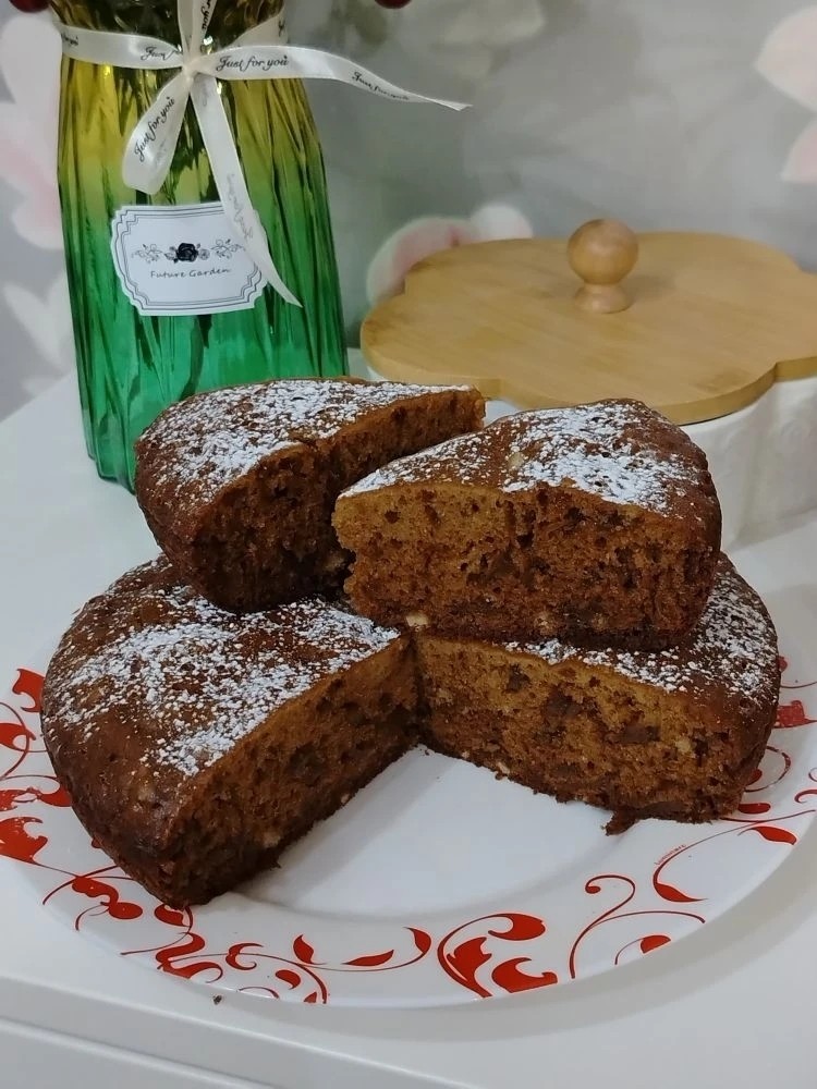 РЕЦЕПТ ИЗ ДЕТСТВА😉👍 

ПИРОГ С ВАРЕНЬЕМ

🍰1стакан любого варенья
🍰1 чайная ложка соды
Смешать, чтобы пошла реакция(немного будет пениться) 
🍰4 яйца немного взбить и смешать с вареньем
Добавить:
🍰0,5 стакана подсолнечного масла 
🍰1 стакан муки.
Все хорошо перемешать, вылить в форму смазанную маслом и выпекать при 180°-минут 40 (смотрите по своей духовке).

Я выпекала в мультиварке 1 час на режиме ВЫПЕЧКА.
ПРИЯТНОГО ЧАЕПИТИЯ 🥮🫖☕

#выпечка [#печемдома ](печемдома)[#чаепитие ](чаепитие)[#чаепитиеснастроением ](чаепитиеснастроением)[#выпечкакчаю ](выпечкакчаю)