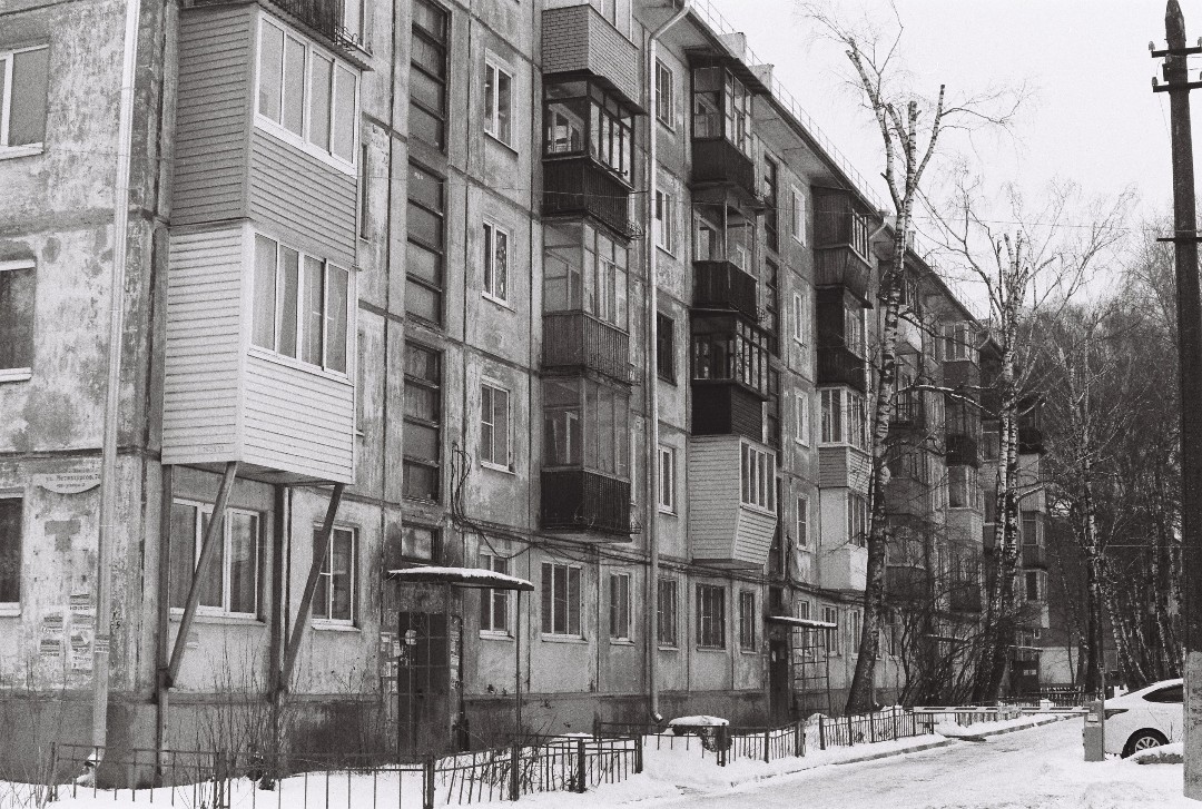 wettchinnikov in LOOKY. #wettschinnikov,#fed,#fed5b,#35mm,#35мм,#silberra,#tula,#gorod_tula,#grazhdanin2sorta,#yut_ebenya,#пролетарский,#пленка35мм,#пленка,#чернобелый,#blackandwhite,#город,#city,#Тула,#улицаметаллургов,#зима,#уличнаяфотография,#эстетикаебеней,#esteticaebeney,#дом,#пятиэтажка,#хрущевка,#панельки. #wettschinnikov #fed...