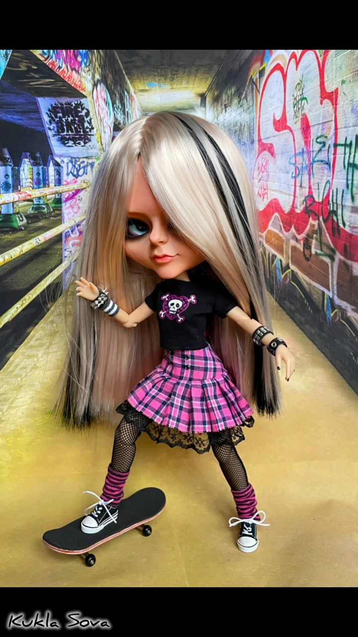 Kukla Sova в LOOKY. #avrillavigne,#badgirl,#sk8erBoi,#complicated,#авриллавин,#рок,#панк,#музыка,#панкрок,#blythe,#blythedoll,#girlfriend. 💓☠️💓 AVRIL LAVIGNE...