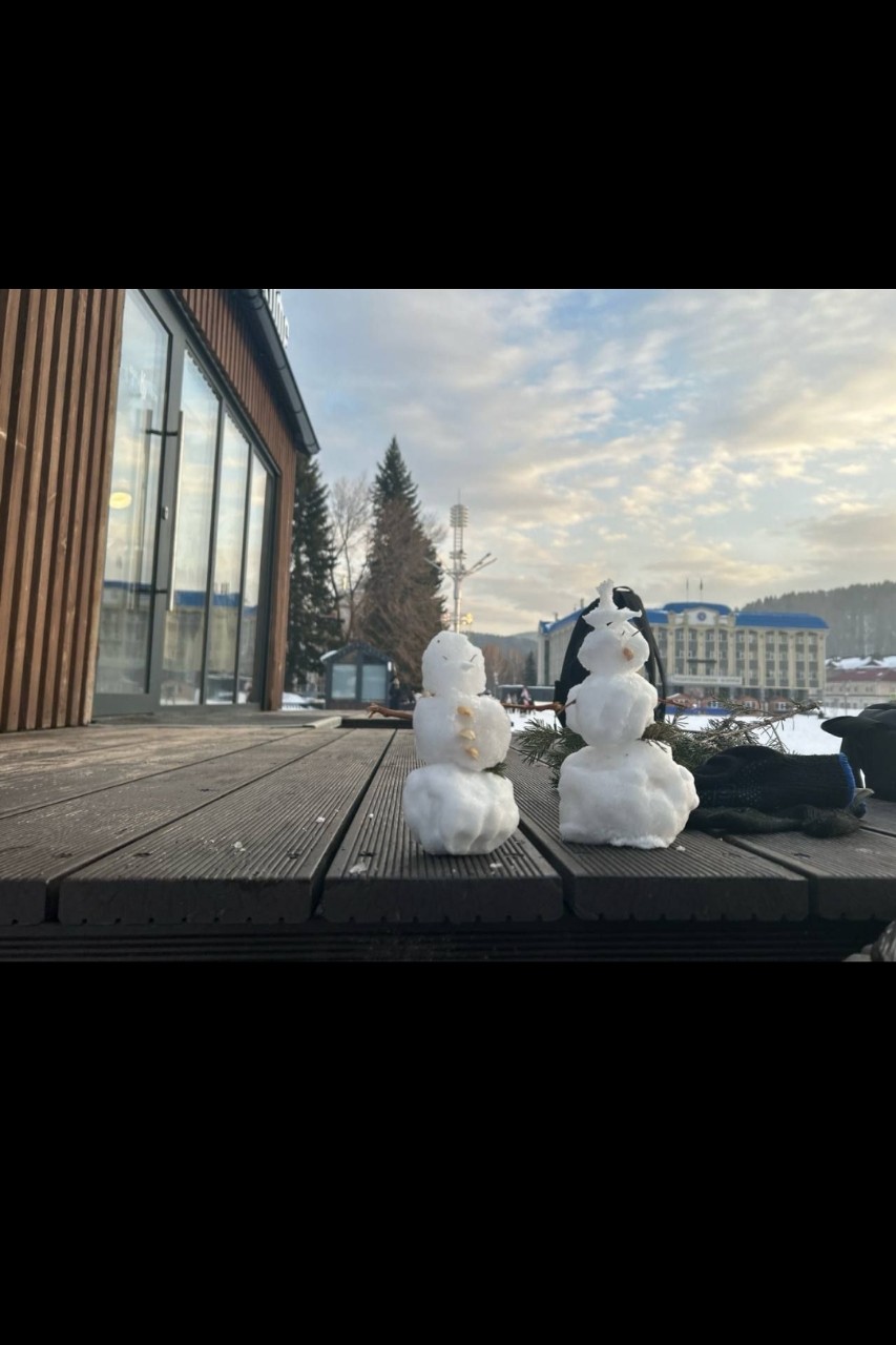 Повеснело...