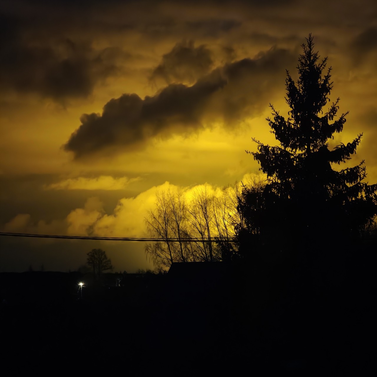 lomka в LOOKY — А где-то в далеке промышленные теплицы, устрашающе красиво🤫