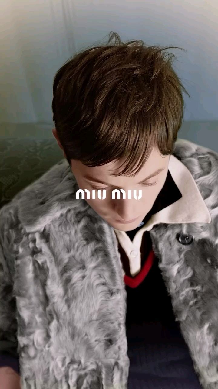 Журнал R E D в LOOKY. . Miu Miu показал праз...