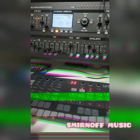 SMIRNOFF Music в LOOKY. #синтезаторы,#аналоговыйсинтезатор,#музыка,#synth,#analogsynth,#behringerseepmind,#ikmultimediaunosynth. Два аналоговых брата...