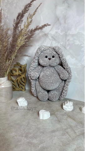 tasia.toys в LOOKY. #милыеживотные,#милыекотята,#вязаныеигрушки,#подарокжене,#подарокмаме,#подарокподруге,#ручнаяработаназаказ,#ручная_работа,#подарокребенку,#плюшевыйкот,#котенок,#вяжукрючком. Длинноухий зайчонок�...
