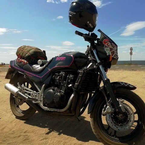 Olga_on_suzuki в LOOKY. #мотоцикл,#gsx400,#редкаямодель. Это Суза! Моя верная...