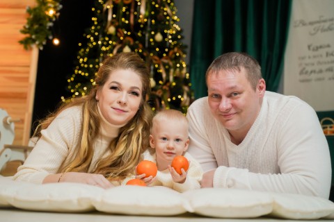 Елена Линская в LOOKY. #новыйгод2026#новыйгод#2026#линские#семья#семейноефото#студийноефото#фотосессия#сновымгодом#мамапапая#мывместе#любимые. Семейное фото на дол...