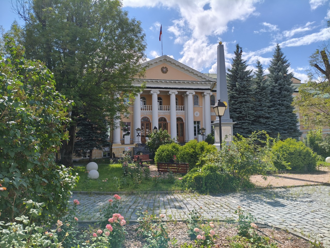 Наталья в LOOKY — Армянское посольство