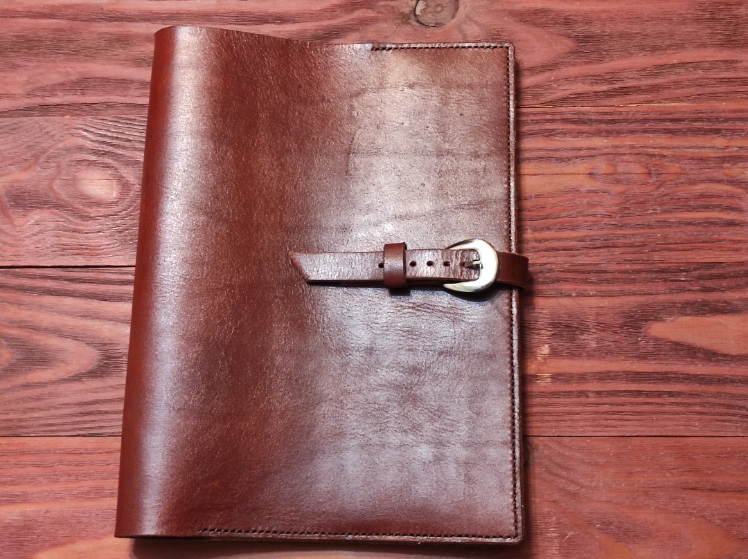 Обложка для "Бортового журнала". 
❗ Shentsov Leather Products❗#shentsov_master [#бортовойжурнал](бортовойжурнал) 