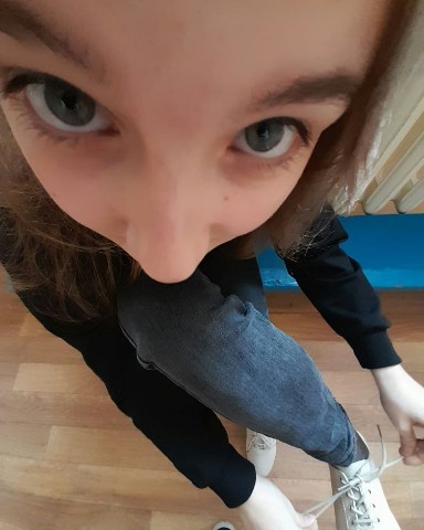 Тут только Саша in LOOKY. . Шнурочек развязался ...