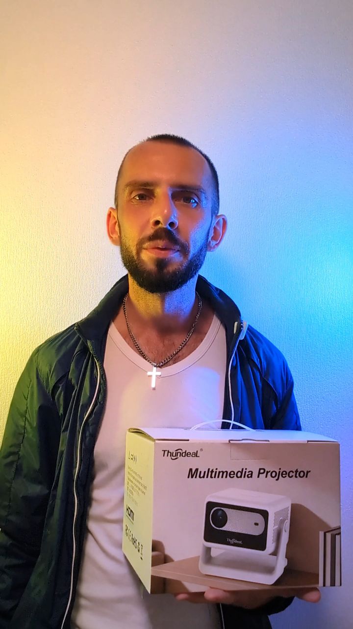 Кинотеатр, который помещается на ладони! 🎬 Тест мини-проектора Thundeal TD85 Mini. 

В этом малыше — честное нативное Full HD (1920x1080) разрешение, сочная картинка и беспроводное подключение через Miracast! Выводи любые приложения, видео и даже мобильные игры прямо со смартфона за пару секунд. Меню полностью на русском языке! 🔥🎮

Купил кстати с промокодом, он действует до 31 августа

🛒 Заказать на Ozon: https://www.ozon.ru/product/4203811961
🎁 Скидка $5 по промокоду: THNDL4E2B36F (действует до 31 августа!)