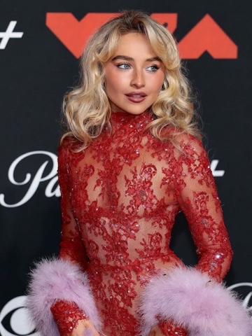 Sabrina Carpenter в LOOKY. . Ok VMA’s!!! [#vmas ]...
