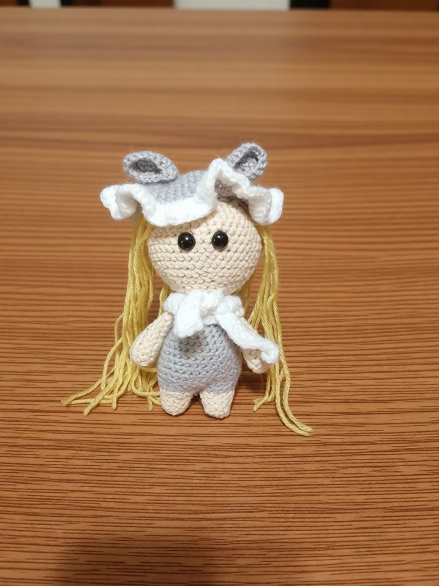 ✨ #Кукла #амигуруми ручной работы — милый #подарок с душой! ✨

Нежная вязаная куколка, связанная с любовью из гипоаллергенной пряжи. Идеальный #вариант для детской игры или стильного декора.

Рост: 14 см.

Материалы: мягкая гипоаллергенная #пряжа, безопасный #наполнитель.