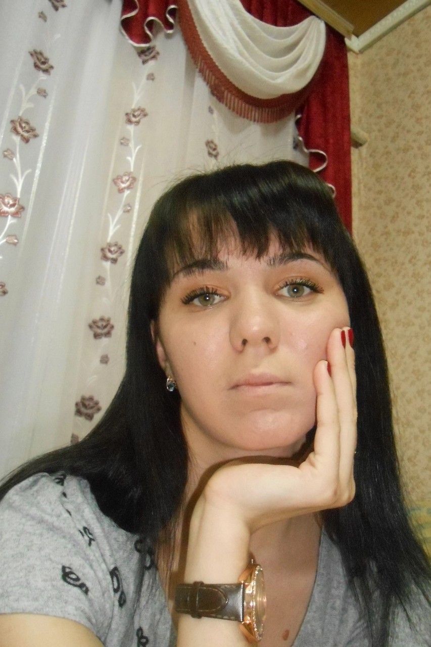 Не знаю как дальше жить? Значит у меня такой организм, что стоит немножечко понервничать, и мой вес моментально тает на глазах. Кто то другой скажет"А ты везучая"С одной стороны согласна. Да, горжусь своими генами. У меня папа худой, хоть ему 64 в этом году будет. Я вся в него пошла. Спасибо ему за это огромное. Но есть и свои минусы. Когда ты худеешь, то есть некие моменты : в голову лезут всякие мысли, вплоть до того как бы отомстить недоброжелателю,  короче вы меня поняли всякий негатив лезет в  голову 2) Это твое состояние организма. Чувствую себя очень плохо. Как будто ты всю ночь не спала, и наутро проснулась пьяной.  А я не могу пойти и самостоятельно пойти на работе и сказать что мне надо покушать., тебя не так поймут и уволят с работы. А я очень хочу работать в этом коллективе.  Остаётся только один вариант. Кушать в выходные дни плотно. Только так.