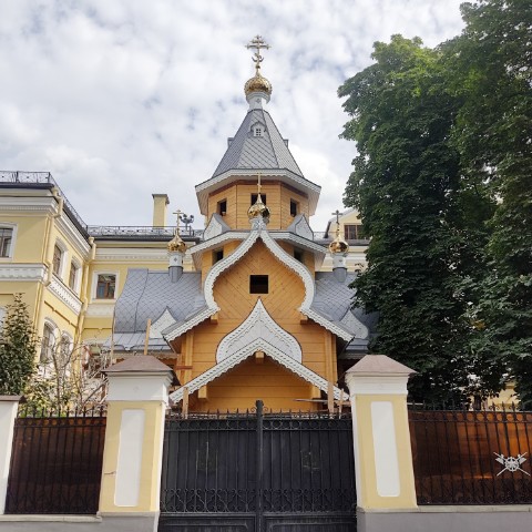Semelka в LOOKY. #прогулкипоМоскве,#МХаритоньевскийпереулок,#храм,#часовня,#храмыРоссии,#храмs. Деревянная часовня П...
