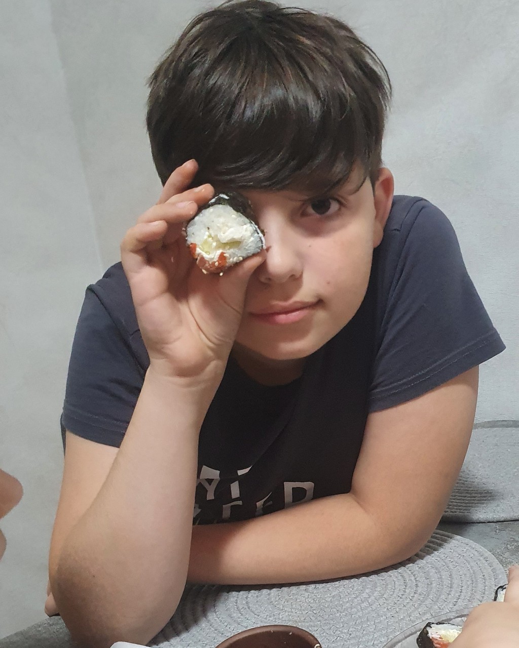 Сегодня готовили дети 🍙 не успела запечатлеть сам ужин, съедали всё на ходу😋 [#детисчатье ](детисчатье)[#маминосчастье ](маминосчастье)