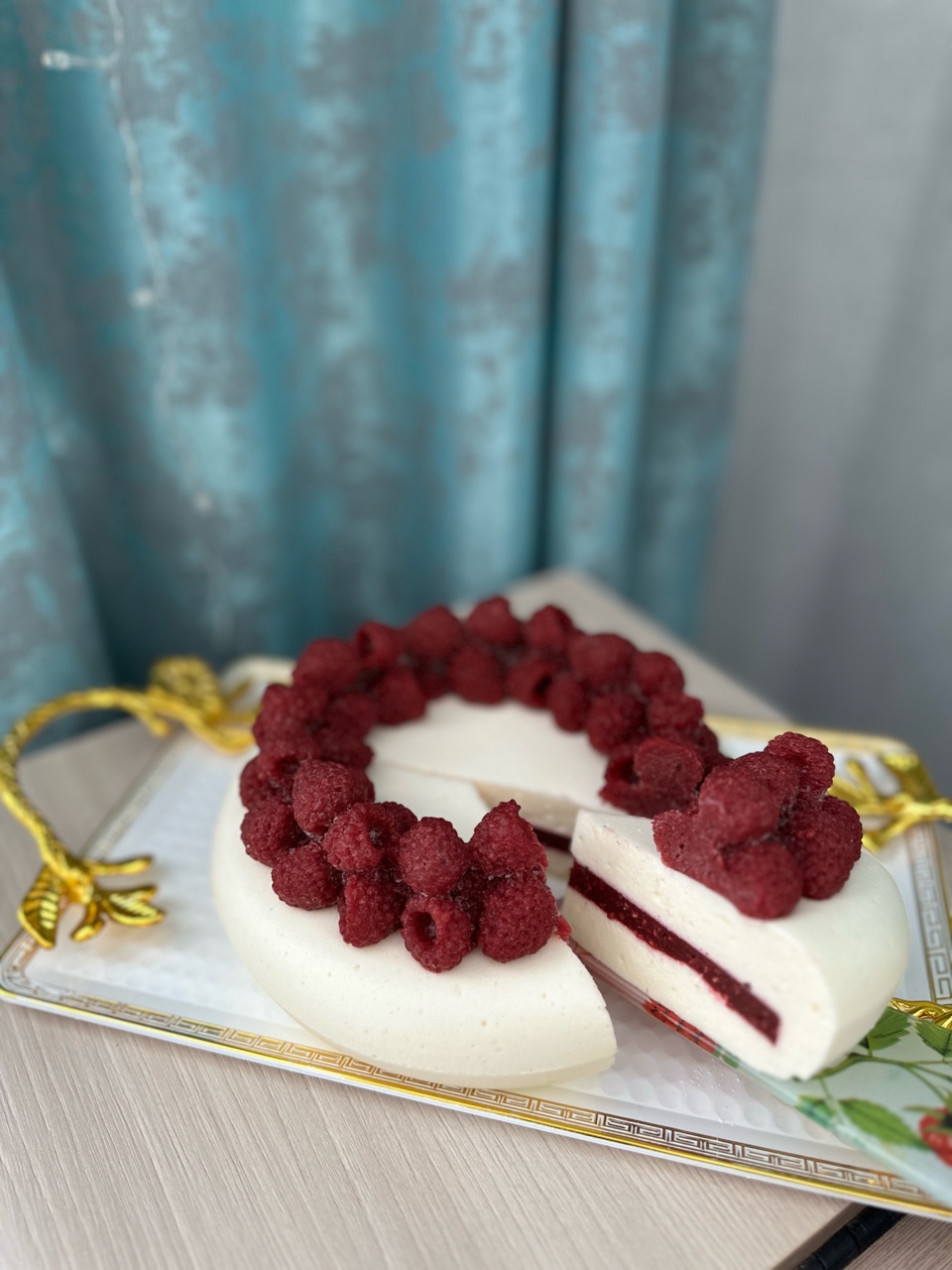 Моё вкусное увлечение. Птичье молоко с малиной. #бенто_торт #птичье_молоко #птичкасливочная #бентосмалиной #малинасосливкамит