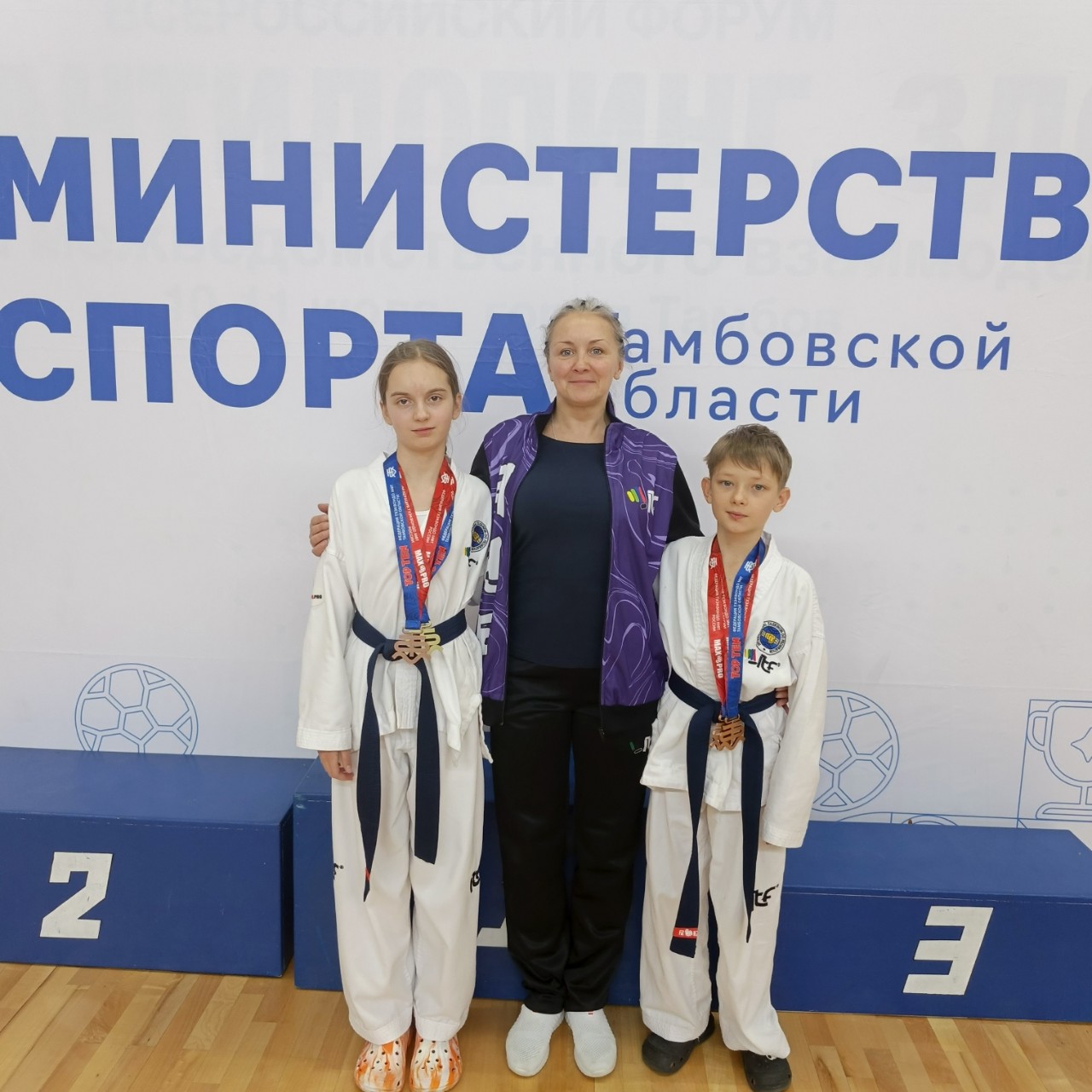 Это воскресенье достаточно богато на события - старшая отметилась двумя медалями🥇🥉 на Всероссийском турнире в Тамбове, а масику сегодня 9️⃣ месяцев! 😌😘Ну классно же!?)
#моясемья #дети #спортнашевсе #воронежскаяфедерациятхэквондомфт
