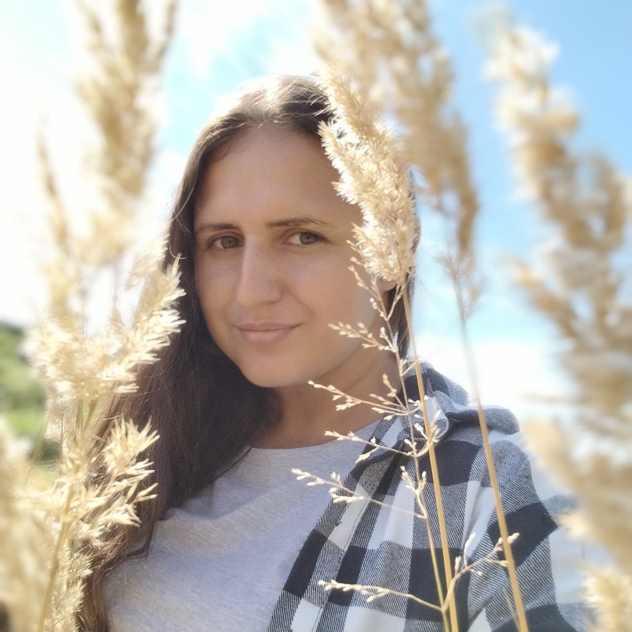 Новая сеть привет! 

Меня зовут Светлана. Я многодетная мама. Живу в маленьком посёлке. И строю бизнес на тряпочках.

Пиши, если интересно, расскажу как здесь можно заработать!