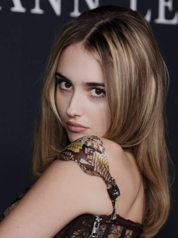 Julia Butters в LOOKY. . 