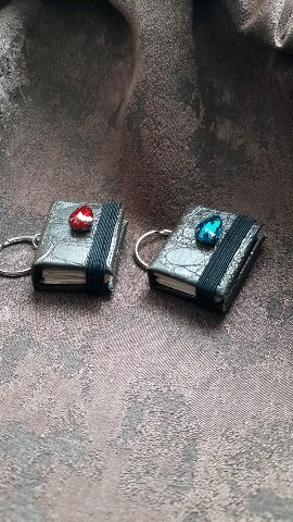 autelly в LOOKY. #autelly,#madclock,#handmade,#book,#ручнаяработа,#творчество,#скрапбукинг,#хобби,#fantasy,#рукоделие. Брелок-блокнот. Полн...