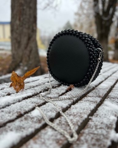 Джони в LOOKY. #бусины,#бусинка,#акриловыебусины,#сумка,#сумкаизбусин,#handmade,#сумкасвоимируками,#сумкаручнойработы,#вдохновение,#эстетика. Сумочка из черных бу...
