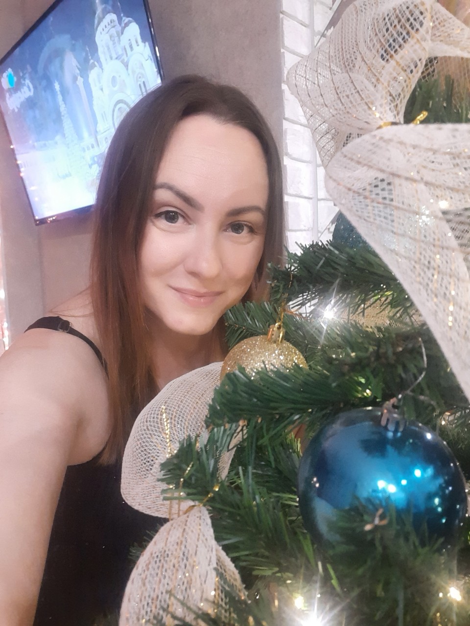 Листала фото на телефоне....
И вижу их... те самые фото новогоднего вечера... 
Решила их добавить сюда ))) 
Они мне дарят воспоминания нашего семейного вечера. Он был теплым, красивым и, конечно же, с классными подаркамт... 
Пусть на дворе март, но архив фото пополнить можно в любой момент.