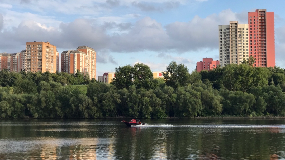 Ирина Московская в LOOKY — Москва-река в летний вечер
Набережная парка 850-летия Москвы