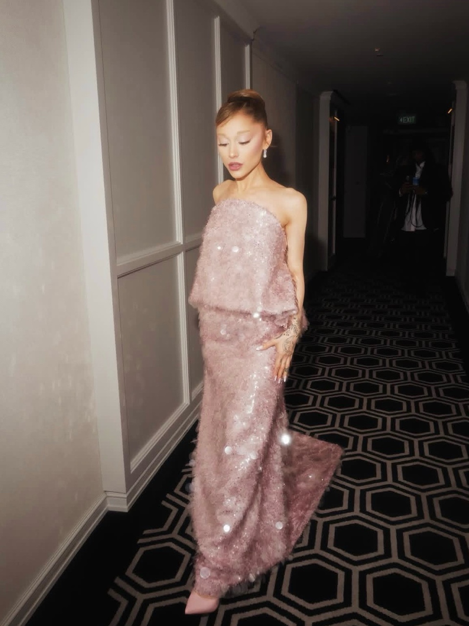 Ariana Grande in LOOKY