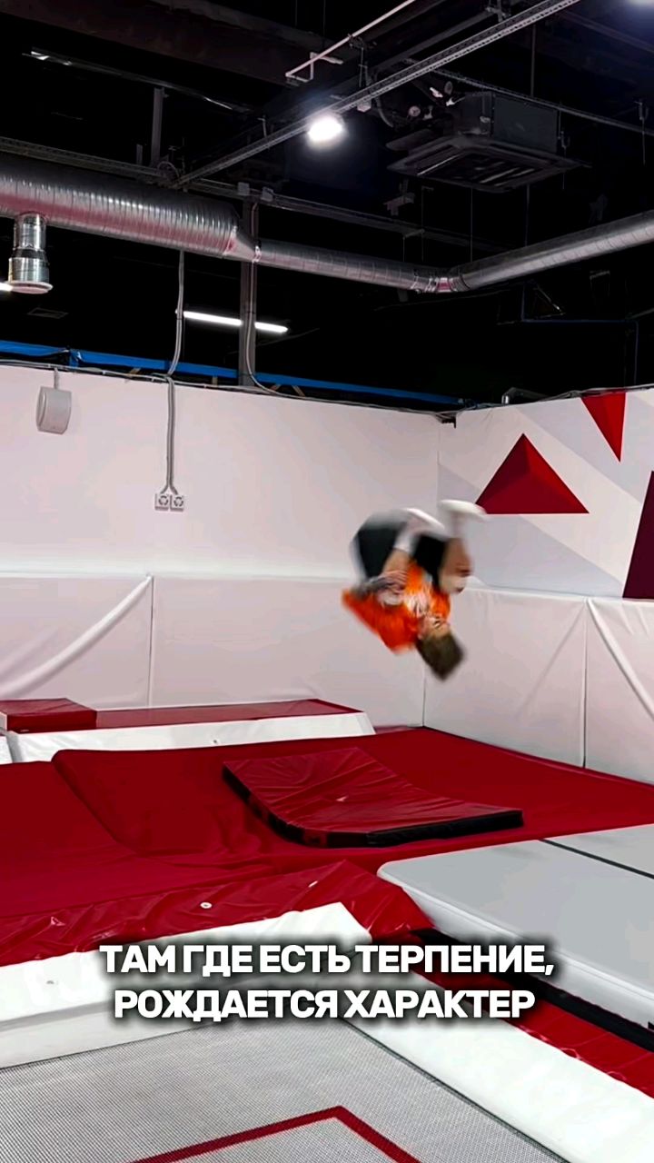 Павел Тигр в LOOKY. #павелтигр,#акробатика,#doublefrontflip. Тащим себя вверх бра...