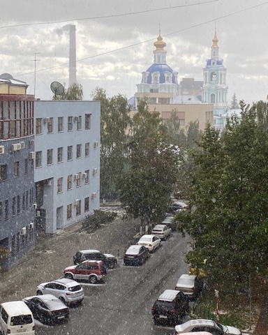 yuliashchadnykh в LOOKY. #первыйснег,#осень,#октябрь,#погода,#природа,#непогода. А вот и первый снег!...