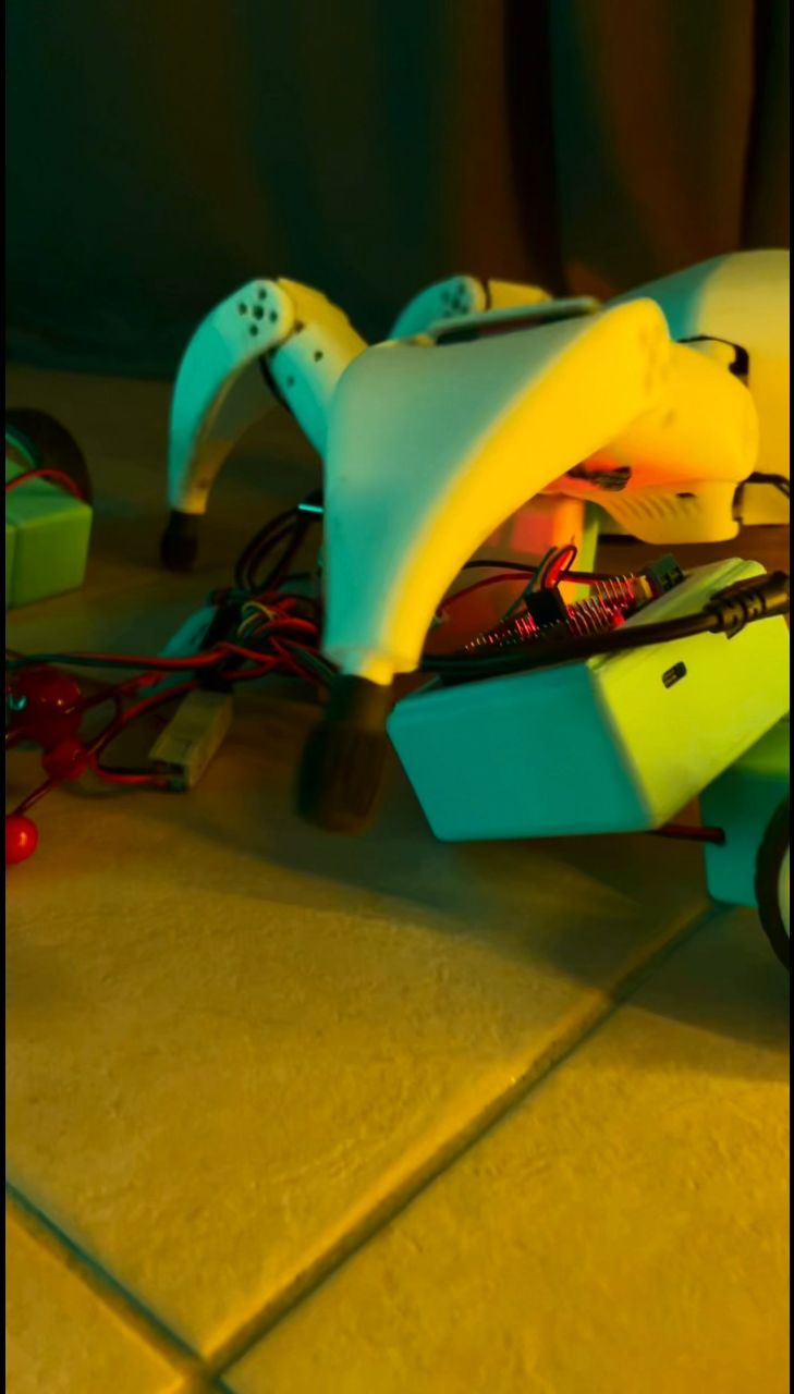 CRAZYBOTS в LOOKY. #робот,#роботы,#робототехника,#стартап,#robot,#robotics,#crazybots,#технологии,#ии,#ai. CRAZYBOTS перевернёт...