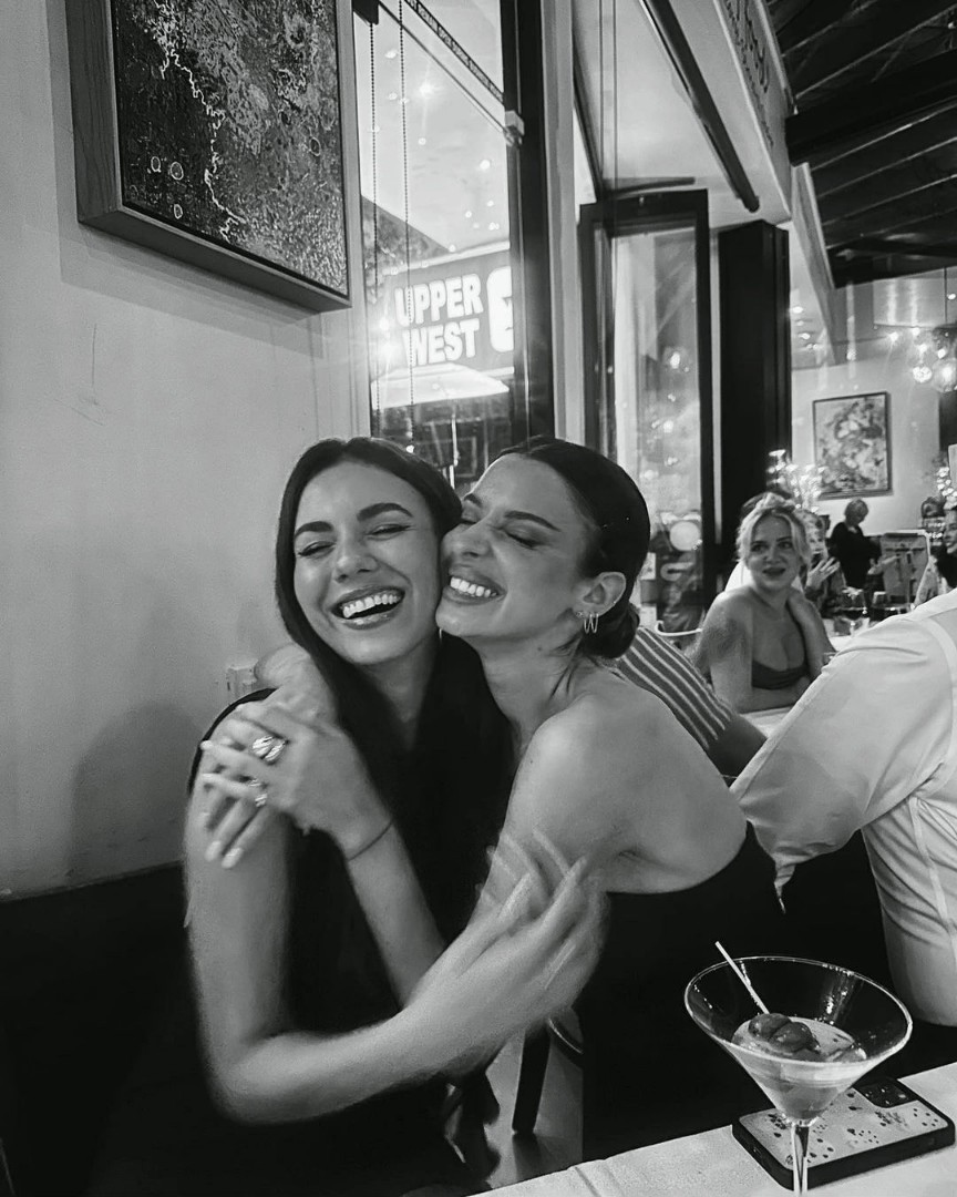 _victoriajustice_1993 в LOOKY — Meeting with loved ones  🖤