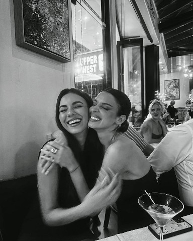 _victoriajustice_1993 в LOOKY. . Meeting with loved o...