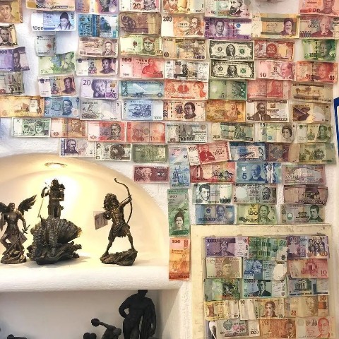 amannatt в LOOKY. #RandomWall,#Money,#Forex,#KindaCool. There is only one am...