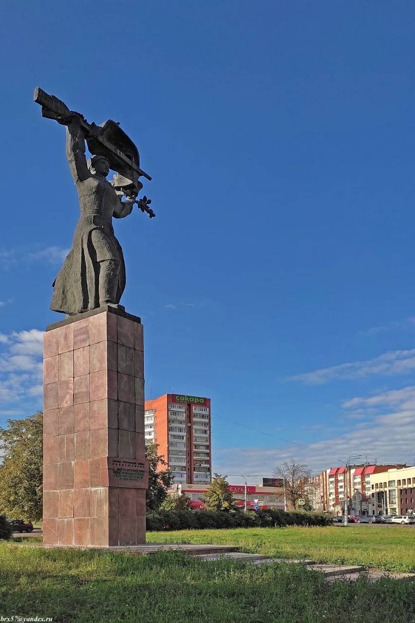 Сквер Героев гражданской войны.
Каховка - памятник героям гражданской войны.
Скульптор А.Н. Бурганов, архитектор А.А. Заварзин, 1976
#57Орёл #57 #Орёл