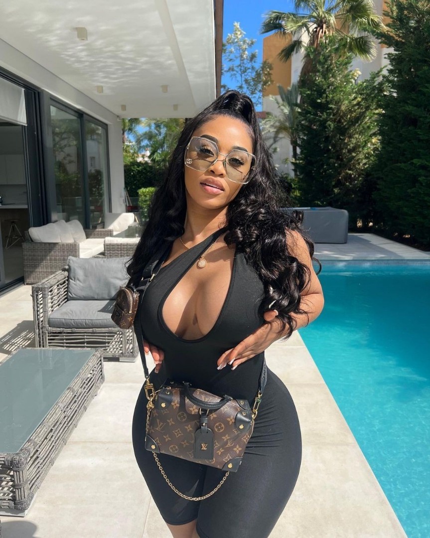 I'm just feeling lonely 🥺, breaked up with my boyfriend,😥...DM for a serious relationship ❤️ if you're interested in Me..
       Don't forget to Follow me Up as well❤️❤️