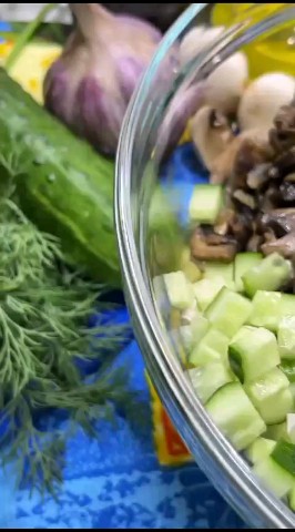 vkysno___prosto в LOOKY. #салаты,#салатскурицей,#рецептысалатов,#вкусныерецепты,#простыерецепты,#кулинария,#чтоприготовить,#готовимвместе,#домашняяеда,#фудблог,#блогоеде,#закуски,#пироги,#выпечка,#еданаLOOKY#LOOKYеда. САЛАТ С КУРИЦЕЙ.

Ин...