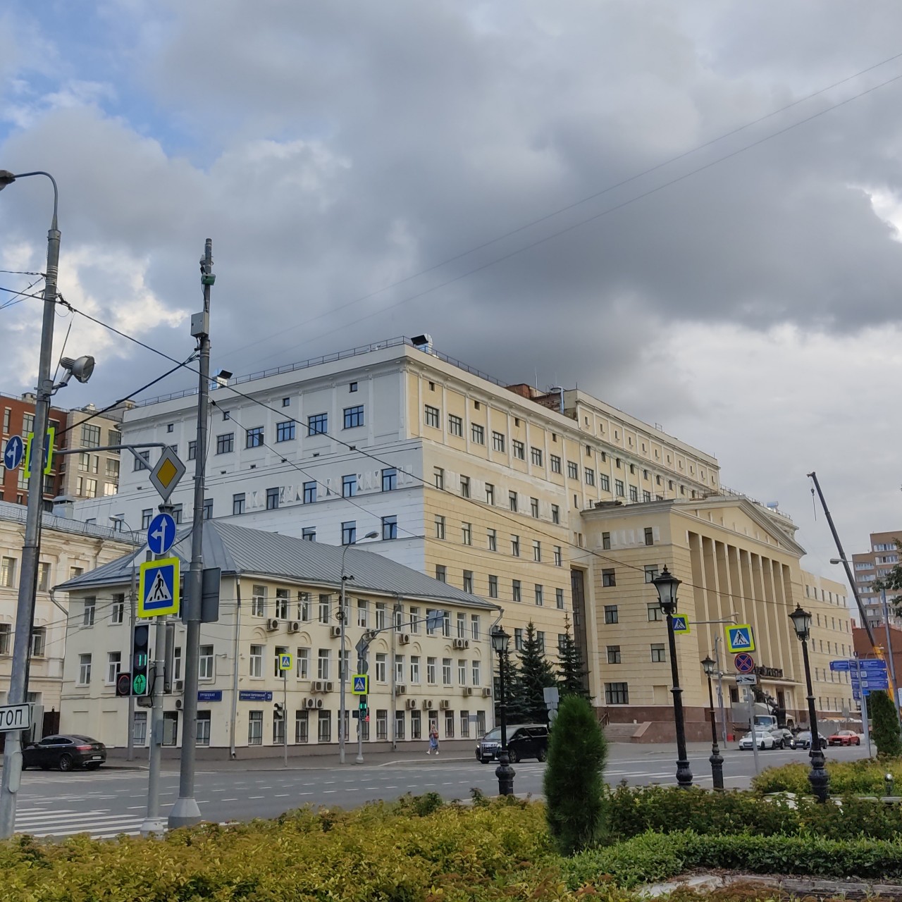Semelka в LOOKY — Немного вернёмся на Б. Пироговскую улицу.

№ 21 — жилой дом 