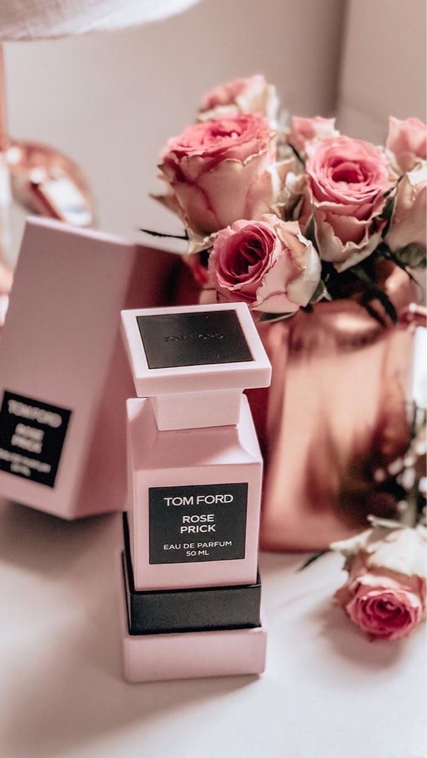 Rose Prick Tom Ford — это аромат для мужчин и женщин, он принадлежит к группе шипровые цветочные. Это новое издание: Rose Prick выпущен в 2020 году. Верхние ноты: Сычуанский перец и Куркума; средние ноты: Майская роза, Болгарская роза и Турецкая роза; базовые ноты: Пачули и Бобы тонка.
