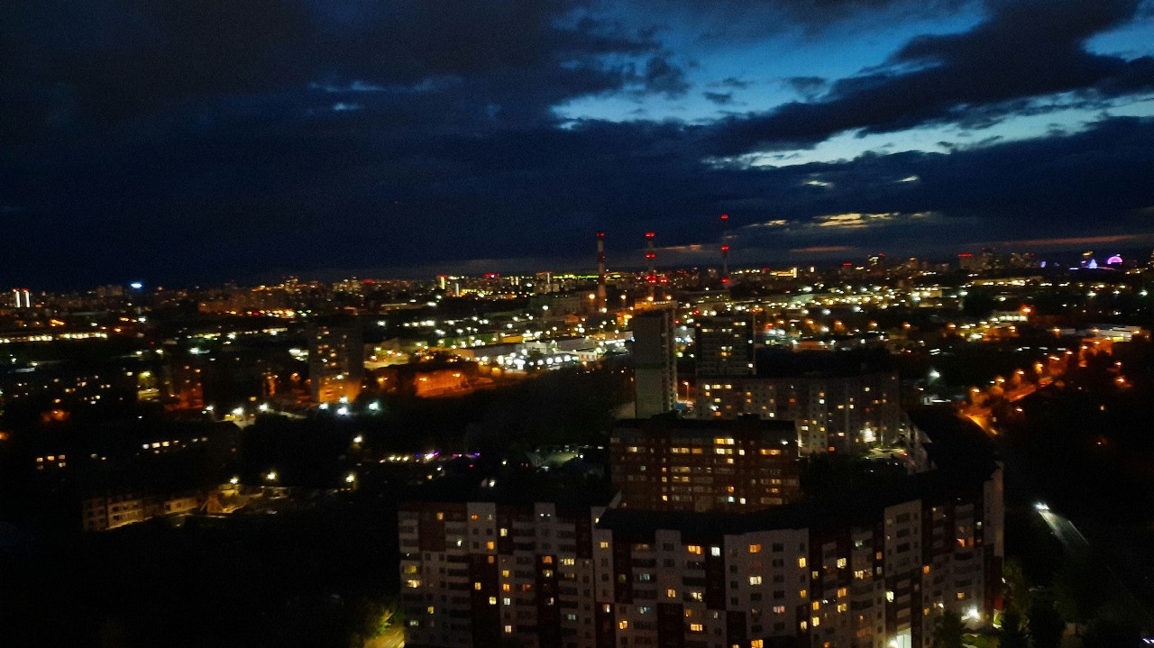 Ночная Пермь с 26 этажа 😶‍🌫️

[#Пермь](Пермь) [#Высота](Высота) [#ночнойгород](ночнойгород) 