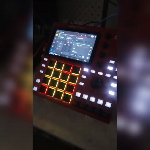 SMIRNOFF Music в LOOKY. #сэмплер,#sampler,#akaimpcone+,#akaimpc,#akai,#retrowave,#synthwave,#ретровэйв. Первый импровизирова...