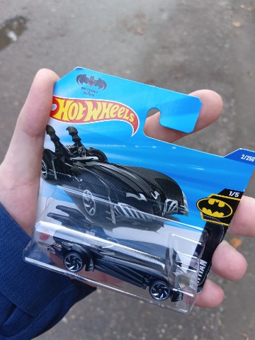 fezcake в LOOKY. #HotWheels,#Batman,#DC,#машинки,#Бэтмен,#Бэтмобиль. Повезло наткнуться в...