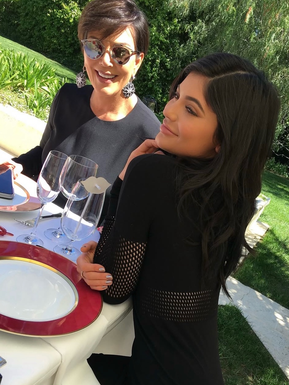 Kylie Jenner в LOOKY — фото 10