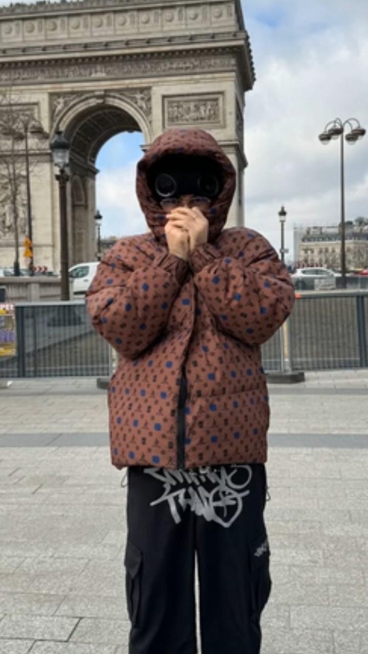 С праздником вас девочки 💐 [#konfuz_mishka](konfuz_mishka) 