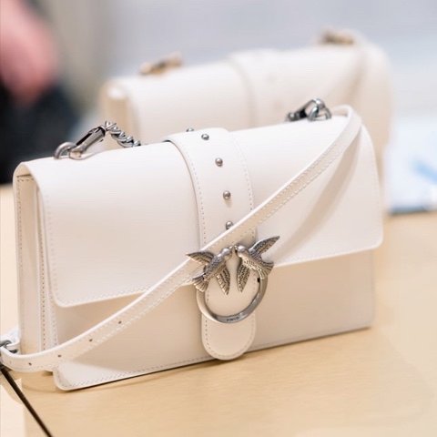 Pinko Russia в LOOKY. . Белая CLASSIC LOVE B...