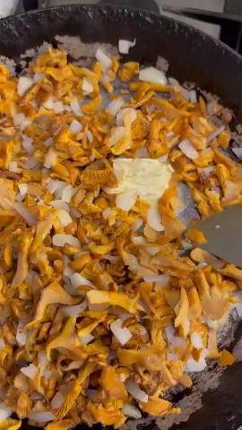 жареные лисички с луком🔥