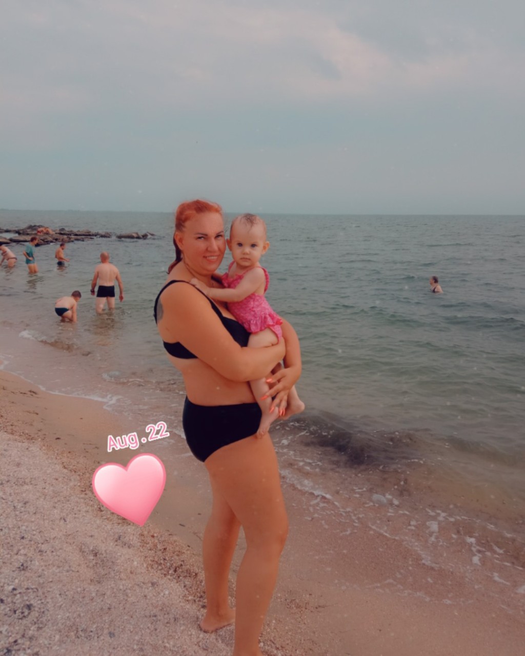 Вот и #лето прошло... ( Как пела София #Ротару) Остались лишь приятные воспоминания о семейных прогулках у моря.
Я правда рискнула и поплавала 2 сентября (минут 20 была в воде) , вода прохладная, прозрачная, видна каждая медуза которая приплывала ко мне.
А сейчас можно только ноги помочить на берегу иначе очень легко заболеть.
Лето! Я буду скучать ! Но знаю точно - мы встретимся вновь!



#Море [#семейныйотдых](семейныйотдых) #семейныеПрогулки 
[#медуза](медуза) [#берег](берег) #будуСкучать #осень2023 
#лето2023
[#яидочка](яидочка) #hot 
[#LOOKY_топ](LOOKY_топ) [#looky_you](looky_you) #Looky_контент