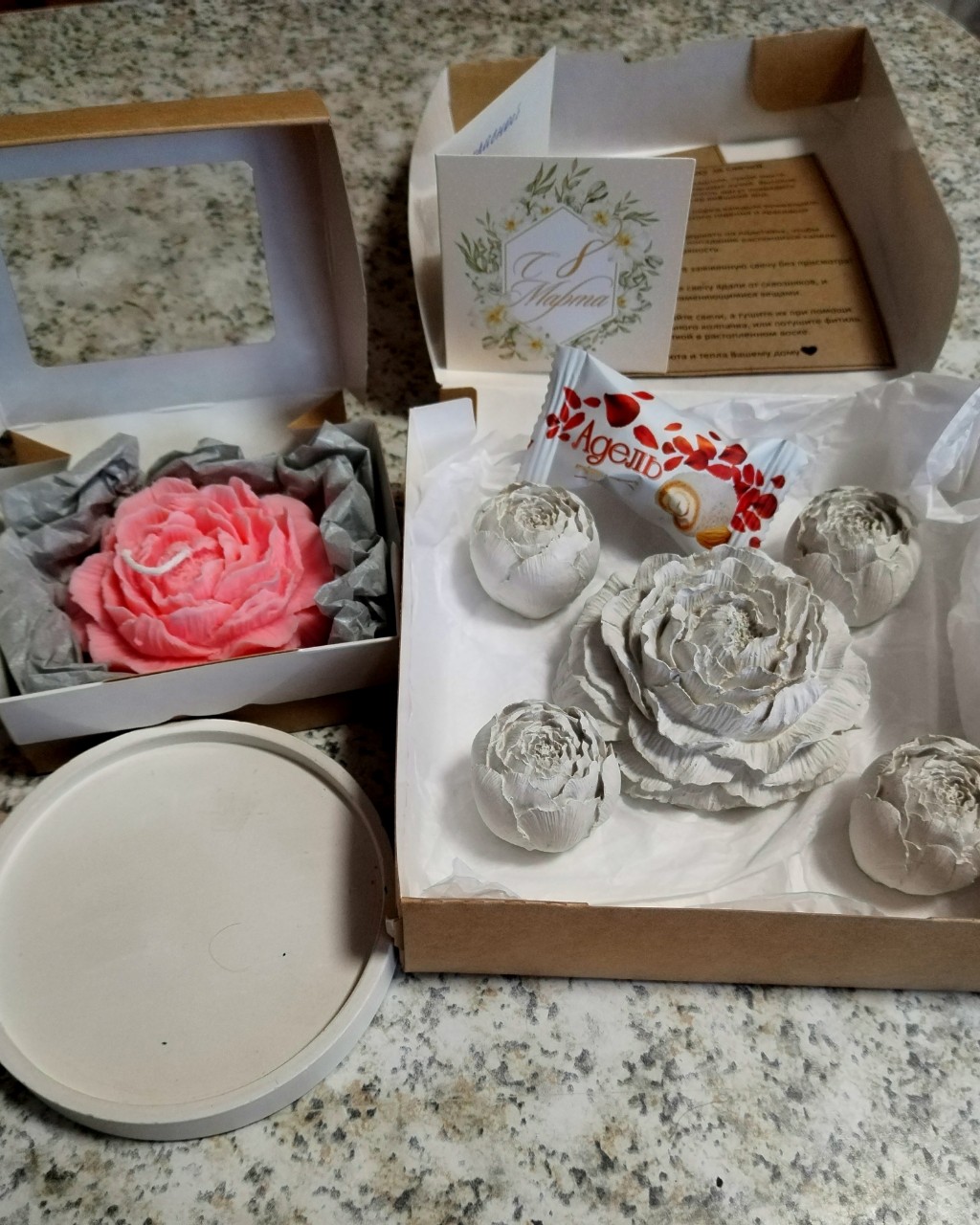 ❤️Доброго времени суток всем, мои дорогие ❤️

❤️Не могла не сделать пост, чтобы показать такую красоту 😍😍😍

❤️Маргош [@Marterra](rn-looky://navigate/profile/fe74c0d9-d5c6-4eaa-8a08-ceba34672e1c) спасибо большое за такие подарочки, за такую прелесть 😍😍😍 Это настолько чудесно, а какой аромат от  свечи  - это не передаваемо😍😍😍

❤️Думаю все узнали и автора этих работ [@anna_alm_](rn-looky://navigate/profile/a23006dd-43cd-443f-9919-1e02c5a152a8) Анют, у тебя золотые ручки 😍

❤️А подпись на открытке это отдельный вид искусства 😅😅😅🥰 Стичик это моя любовь и Маргоша об  этом знает🥰🥰🥰

❤️Мои хорошие, не знаю смогу ли завтра добраться сюда, поэтому заранее поздравляю с наступающим Нашим Женским Днём ❤️❤️❤️

❤️Оставайтесь такими же прекрасными, удивительными и открытыми для мира. Любите и будьте любимыми❤️

❤️Всех люблю и обнимаю ❤️